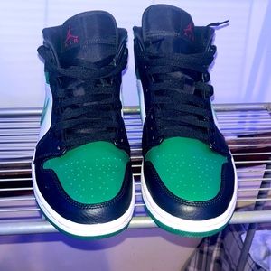 Jordan 1 Retro “Pine Green”